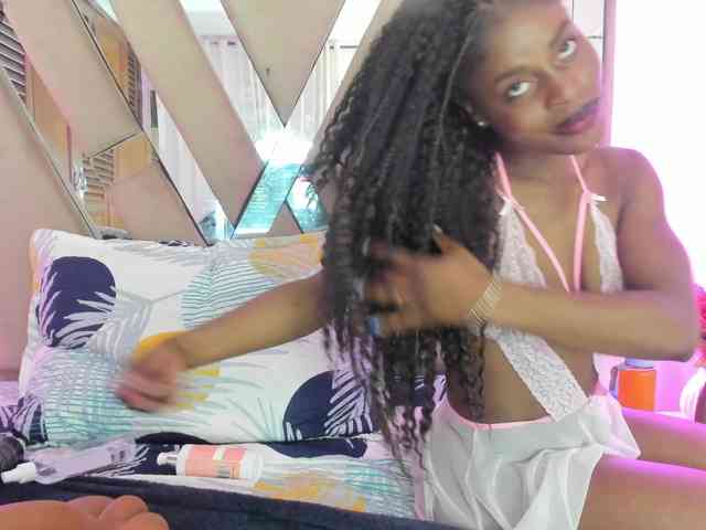 anisha-zambrano webcam