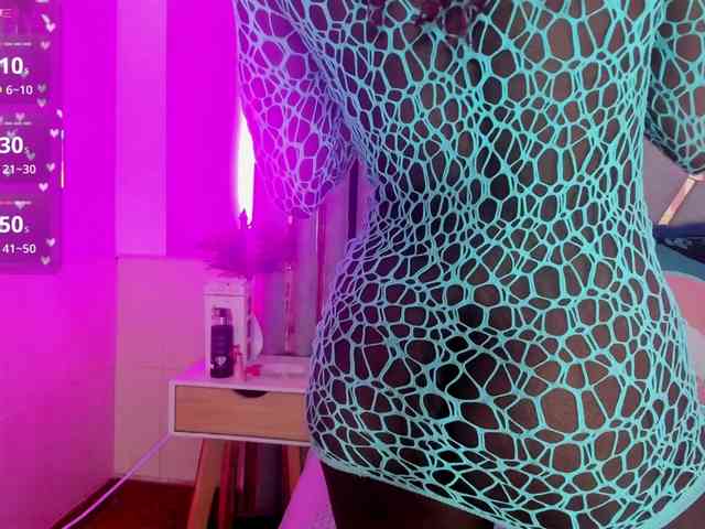 anisha-zambrano webcam