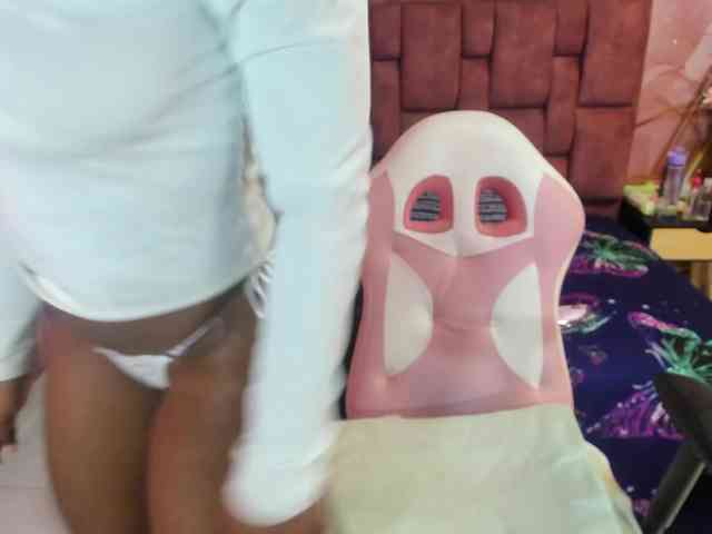 anisha-zambrano webcam