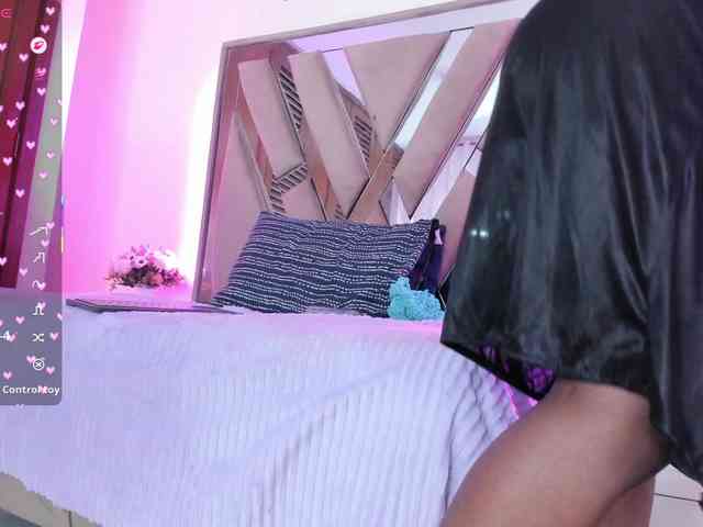 anisha-zambrano webcam