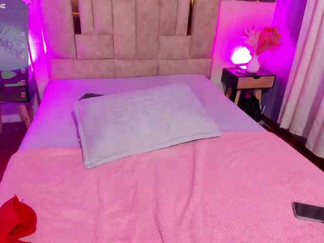 anisha-zambrano webcam