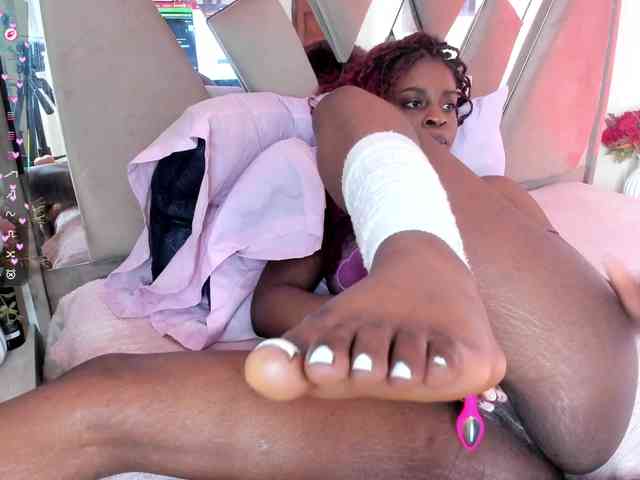 anisha-zambrano webcam