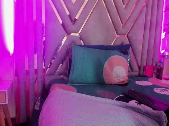 anisha-zambrano webcam