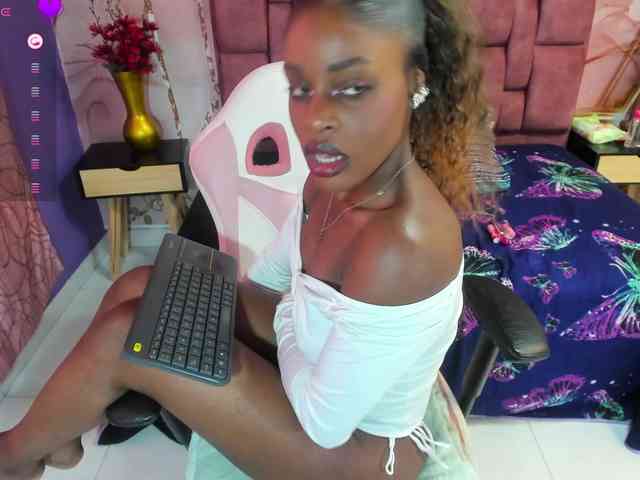 anisha-zambrano webcam