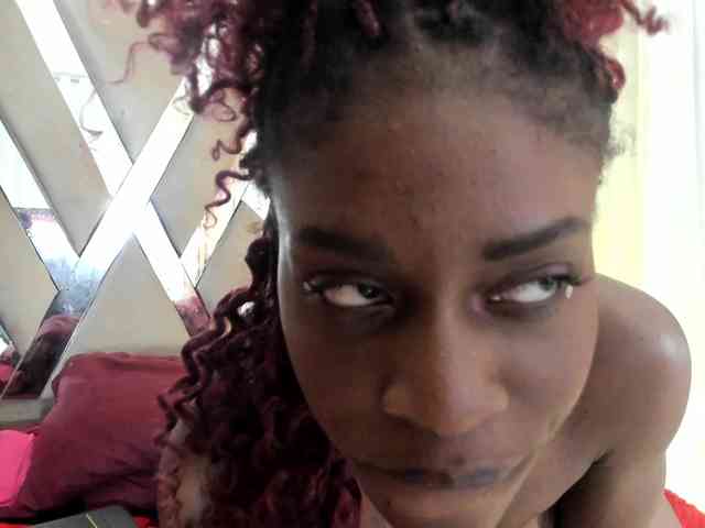 anisha-zambrano webcam