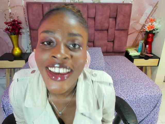 anisha-zambrano webcam