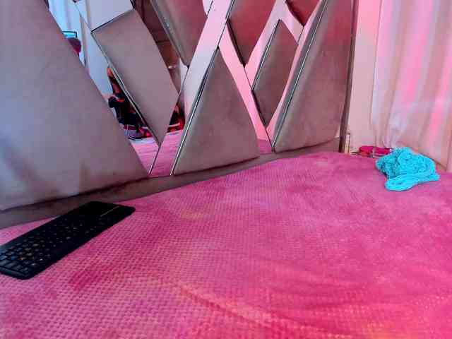 anisha-zambrano webcam