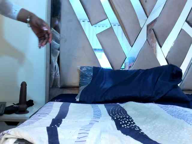 anisha-zambrano webcam