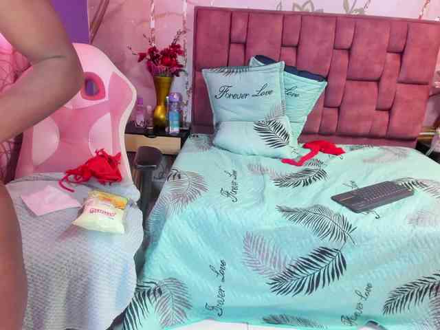 anisha-zambrano webcam