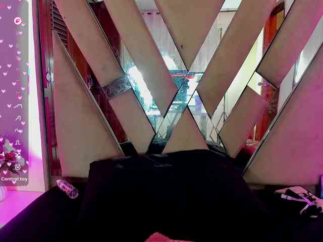 anisha-zambrano webcam