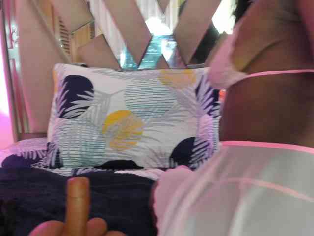 anisha-zambrano webcam