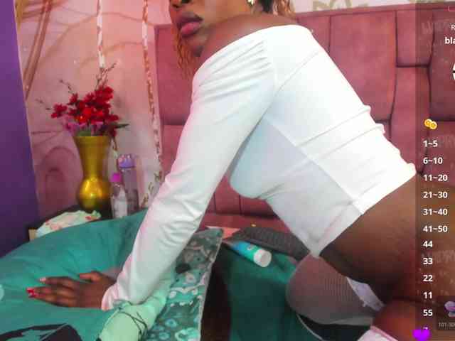 anisha-zambrano webcam