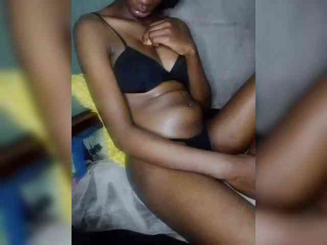 Melisalizz Live Webcam on BongaCams