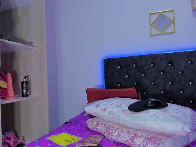 candydeluxe777 webcam