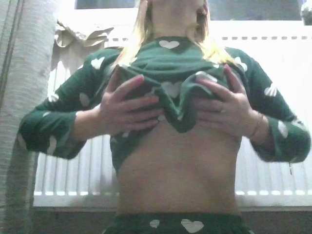 Irenne18's BongaCams show and profile