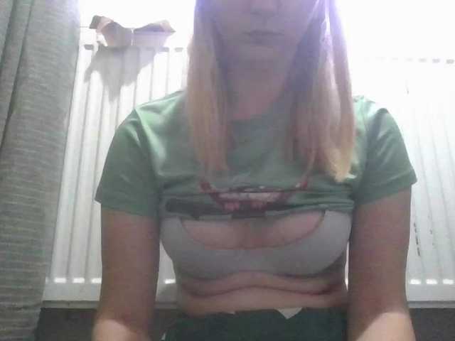 Irenne18's BongaCams show and profile