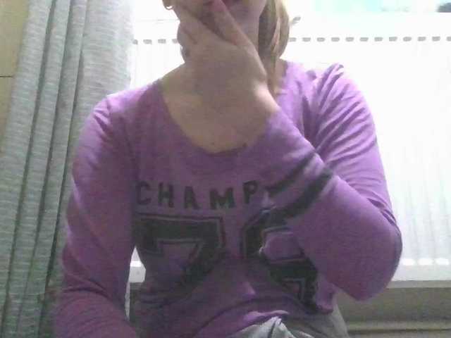 Irenne18's BongaCams show and profile