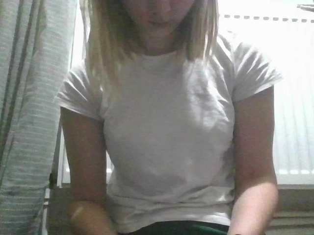 Irenne18's BongaCams show and profile