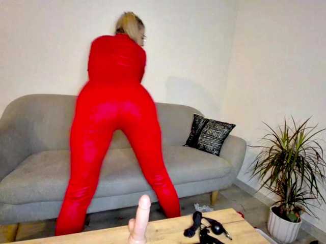  NadyaRubia chat room