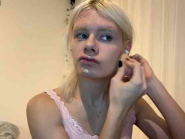 MollyChloe Live Webcam on BongaCams