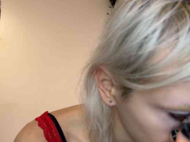 MollyChloe Live Webcam on BongaCams