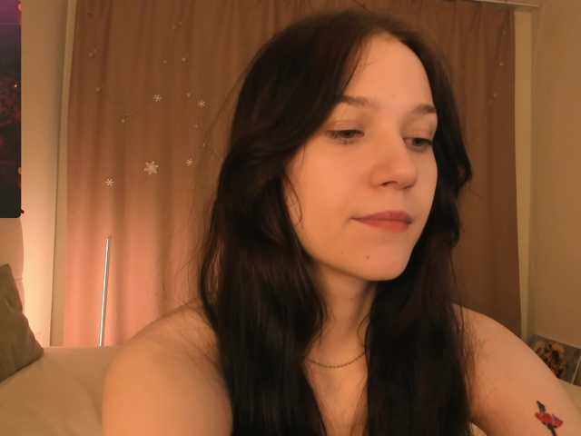 esenue's BongaCams show and profile