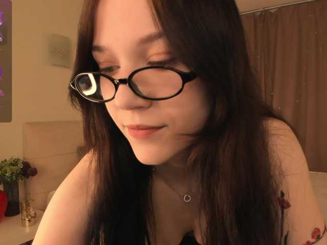 esenue's BongaCams show and profile