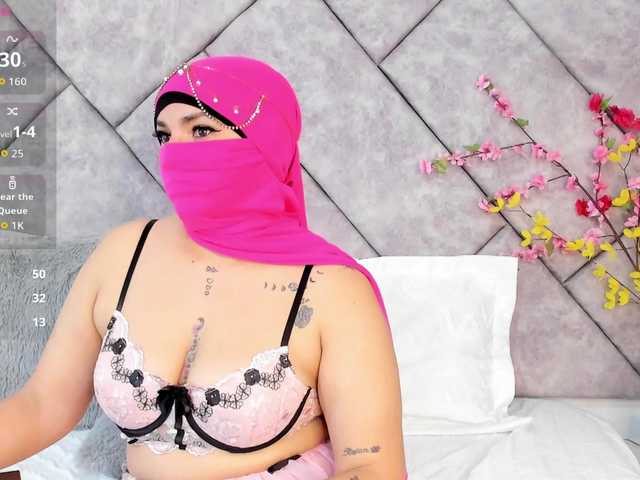 naylaa-'s BongaCams show and profile