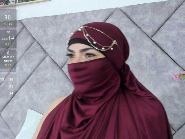 naylaa-'s BongaCams show and profile