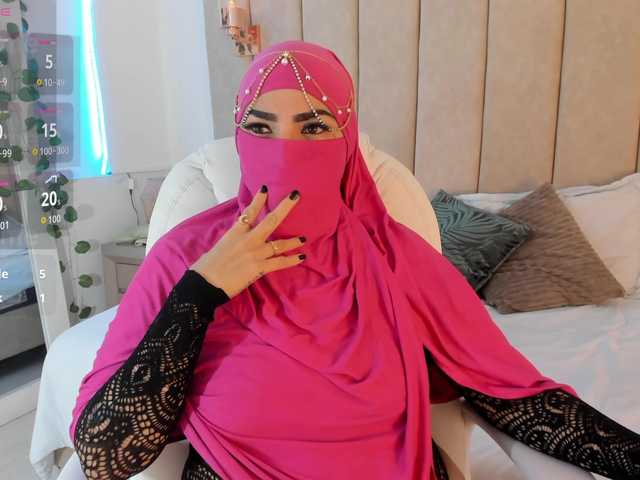 naylaa-'s BongaCams show and profile