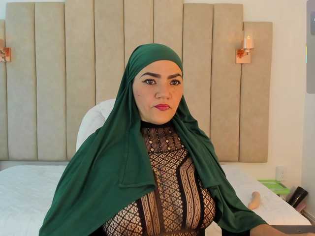 naylaa- – webcam model profile photo