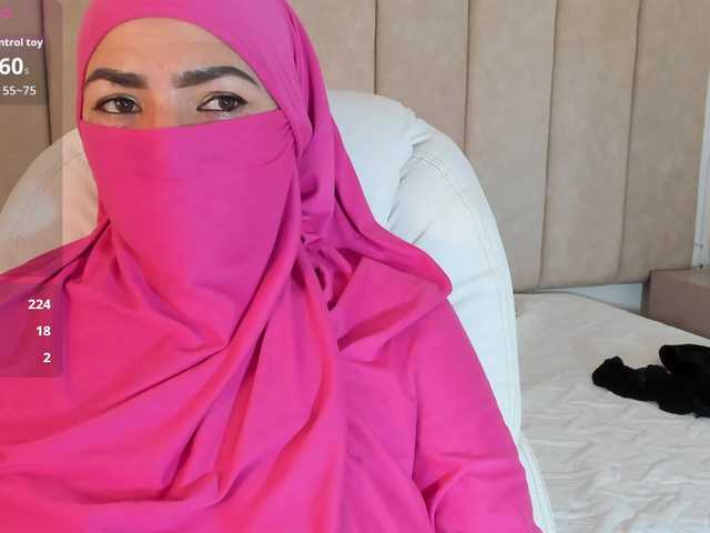 naylaa- from BongaCams