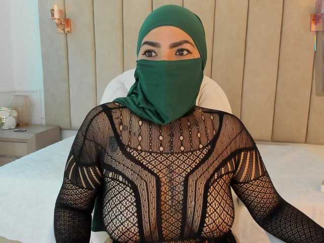 naylaa-'s BongaCams show and profile