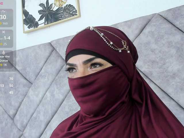 naylaa-'s BongaCams show and profile