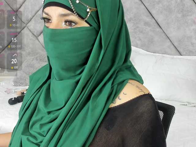 naylaa-'s BongaCams show and profile