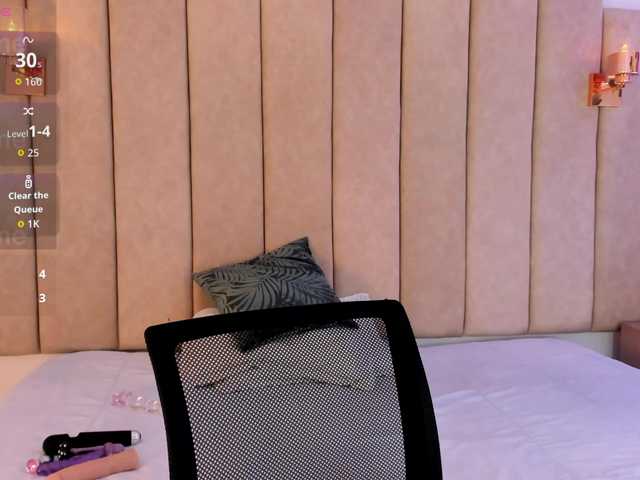 naylaa-'s BongaCams show and profile