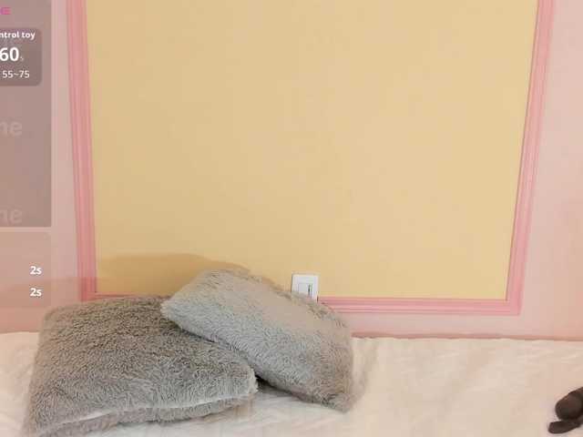 naylaa- live cam profile