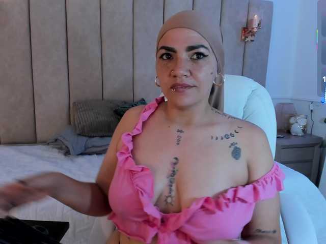 naylaa-'s BongaCams show and profile