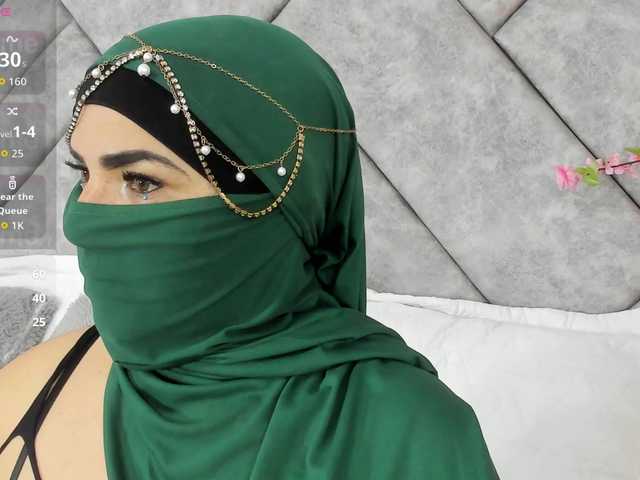 naylaa-'s BongaCams show and profile