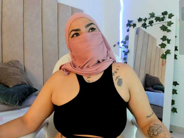 naylaa-'s BongaCams show and profile