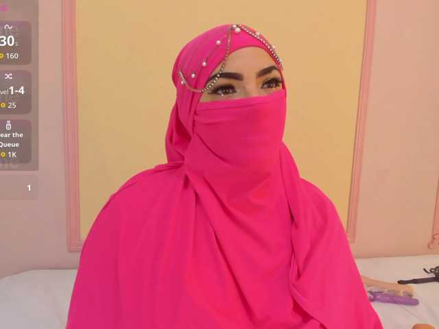 naylaa-'s BongaCams show and profile