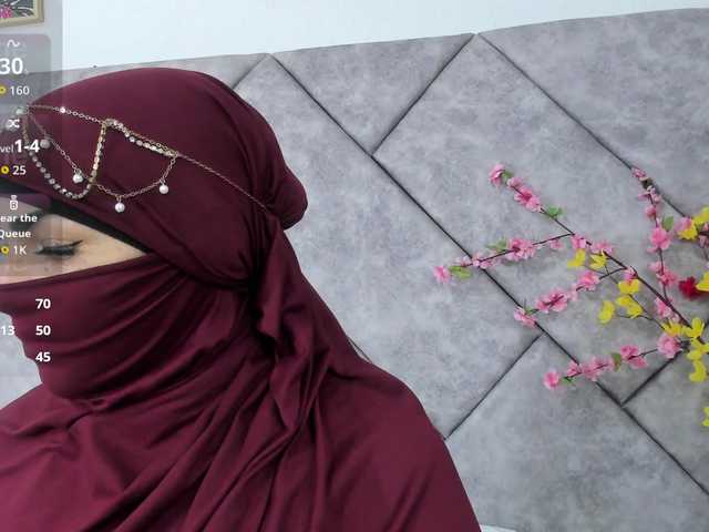 naylaa-'s BongaCams show and profile