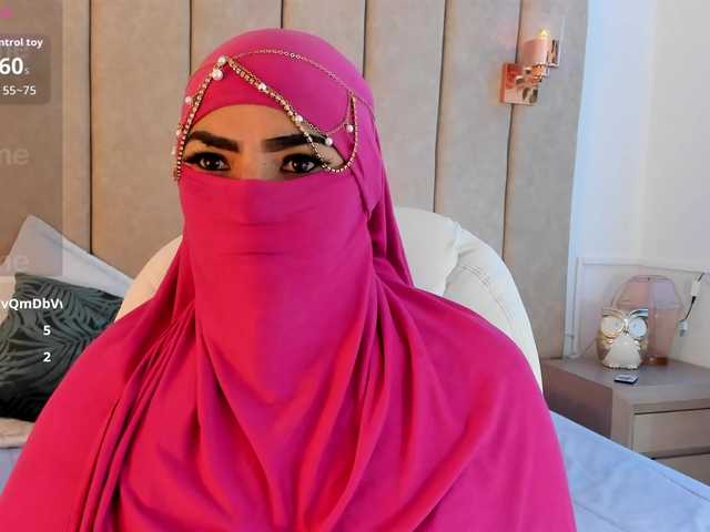 naylaa-'s BongaCams show and profile