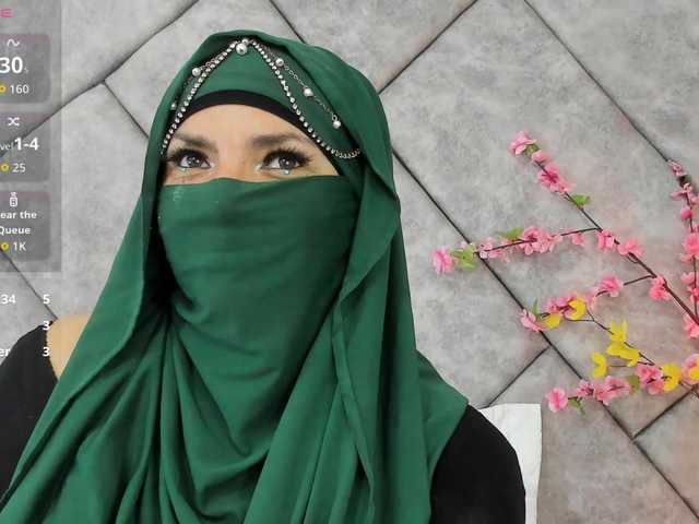 naylaa-'s BongaCams show and profile