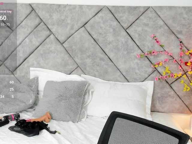 naylaa-'s BongaCams show and profile