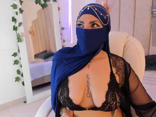 naylaa-'s BongaCams show and profile