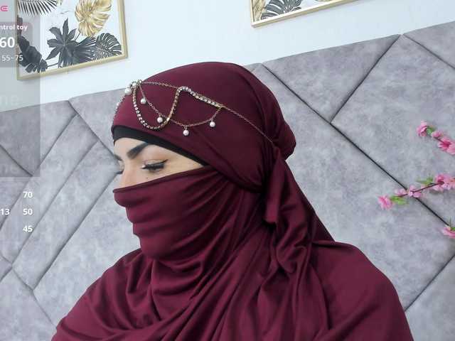 naylaa-'s BongaCams show and profile