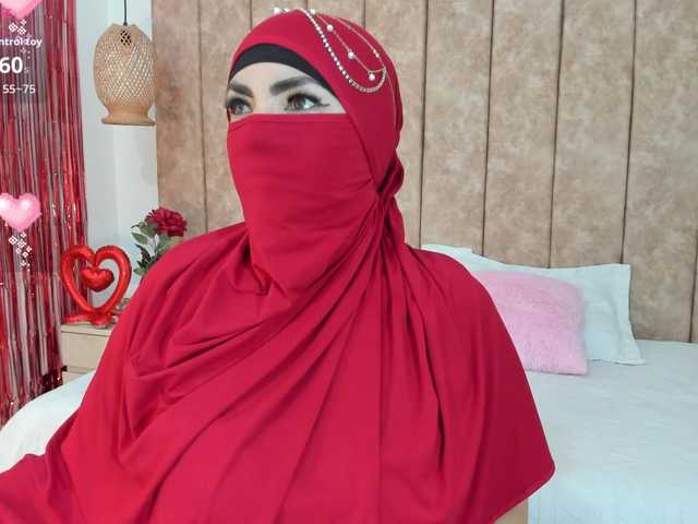 naylaa-'s BongaCams show and profile