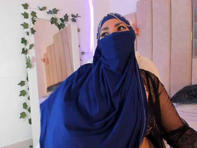 naylaa-'s BongaCams show and profile