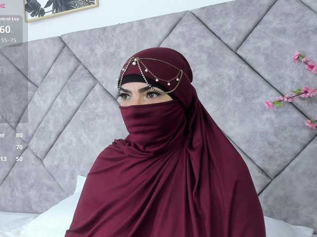 naylaa-'s BongaCams show and profile